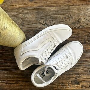Men’s 10.5 vans white